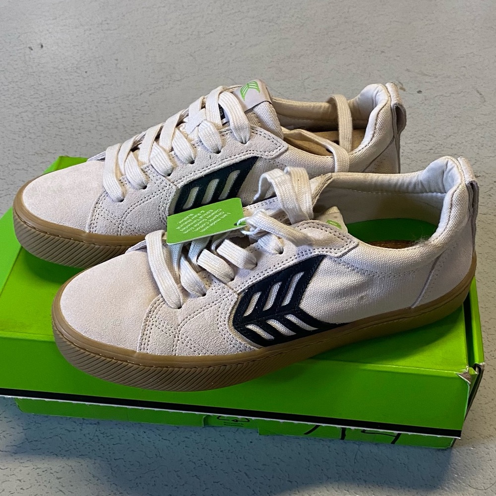 Brand new Cariuma sneakers